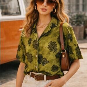 Vintage CLIO 100% Rayon Button Up Blouse Women's Size M Floral Retro Tropical